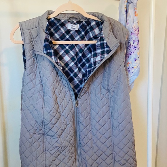 Vest - Picture 1 of 2